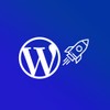 Logo de Wordpress y un cohete a toda velocidad